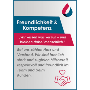 Ein Plakat, das die Werte Freundlichkeit und Kompetenz mit einem Zitat über Menschlichkeit hervorhebt.